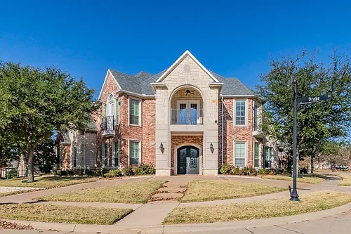 1004 Drake Dr Photo 1