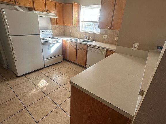 3rd image of 3803 Woodrow Dr #D