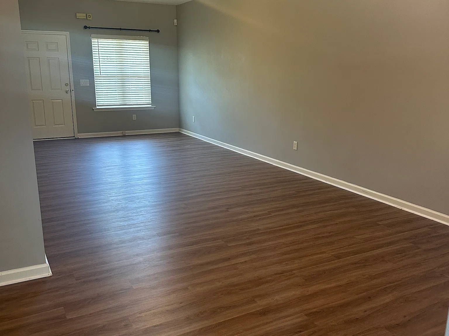 3 bed, 2.5 bath, 1706 sqft, $2,200 — Photo 3