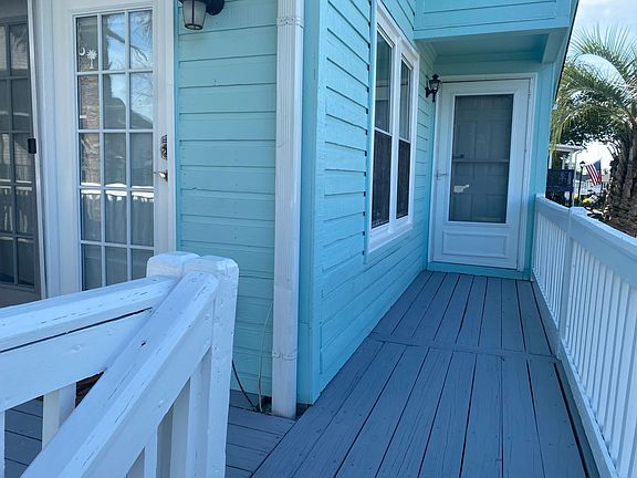 Entrance and to the left is another french door too.