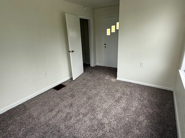 513 Catherine St — Photo 10
