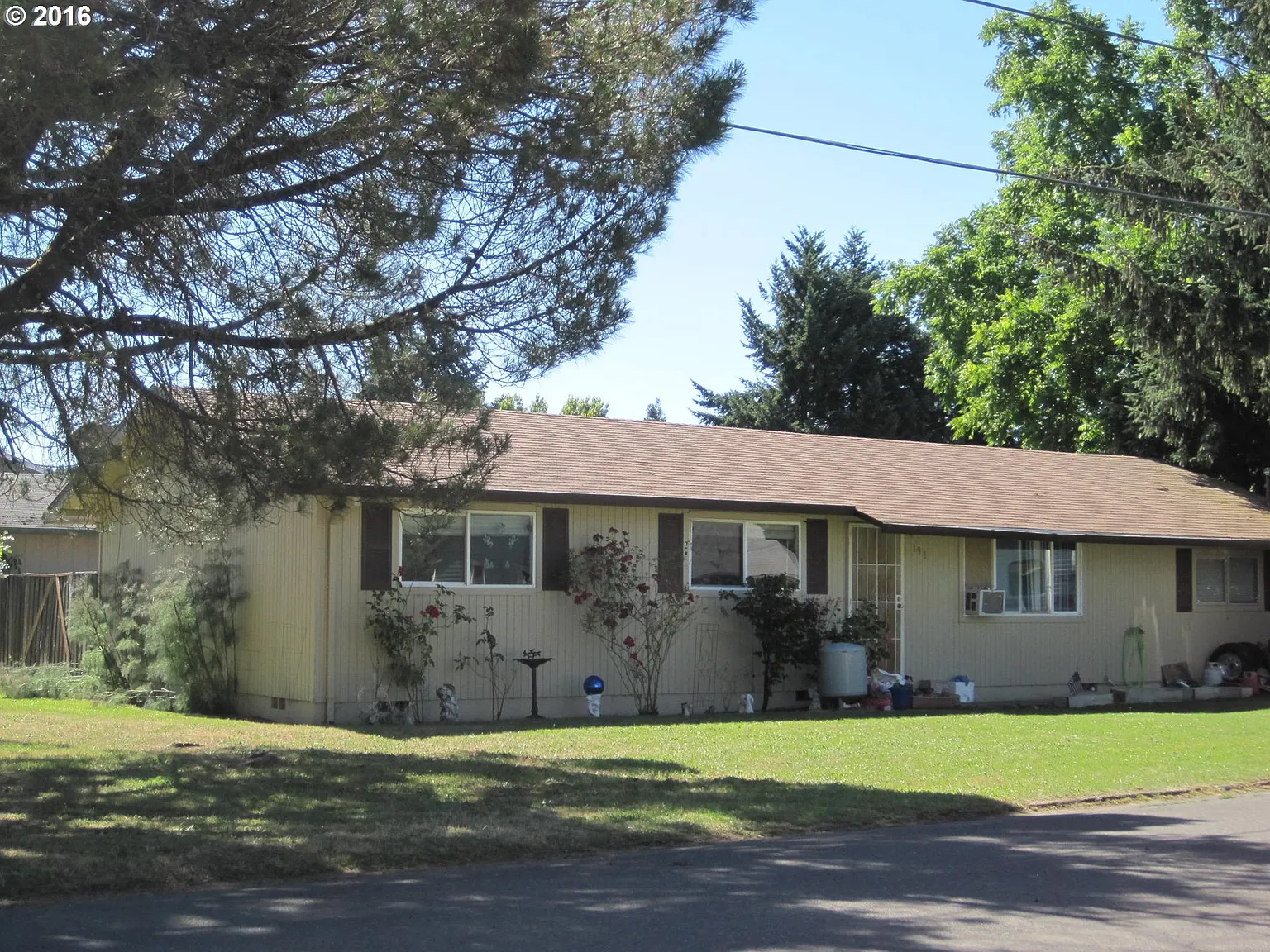 191 NE Balm St photo 1
