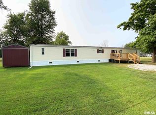 520 Maxwell St, Louisville, IL 62858