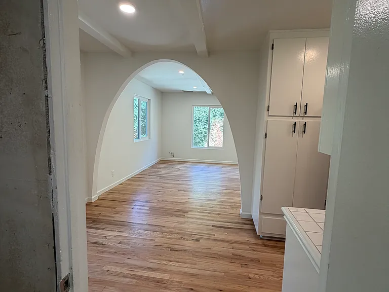 8535 Lookout Mountain Ave — Photo 14