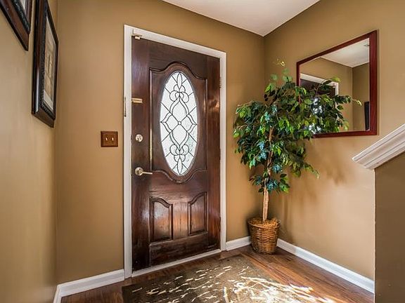 3rd image of 1009 Windy Oaks Ct SE