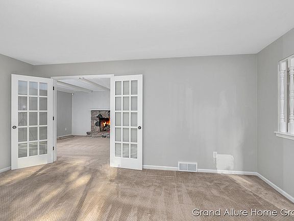 3rd image of 6929 Pinebrook Dr