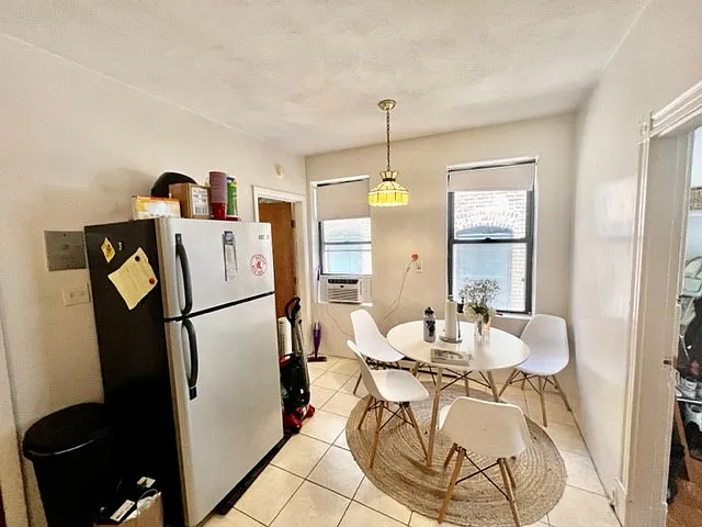 3 bed, 700 sqft, $3,800 — Photo 2