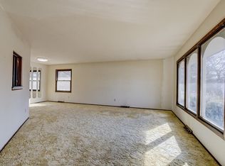 14932 W Rogers Dr, New Berlin, WI 53151