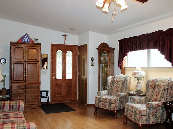 4th image of 2720 Bluegrass Ct