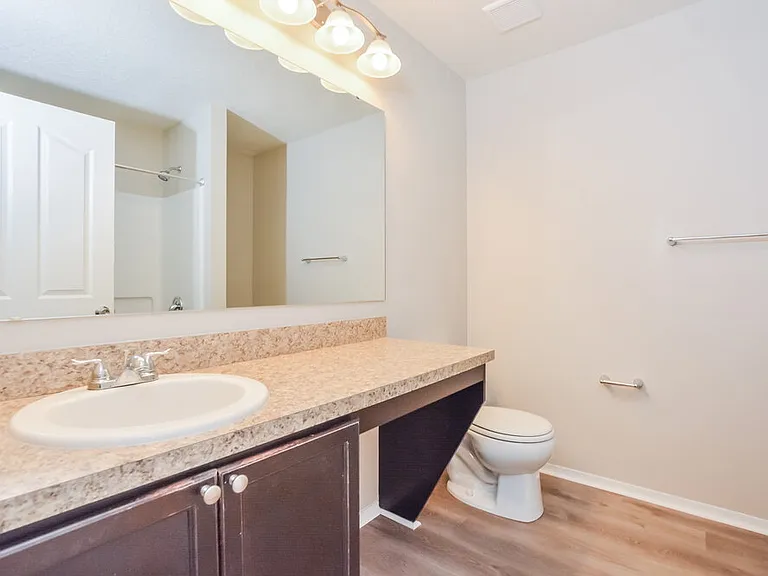 1617 Strathmore Cir — Photo 10