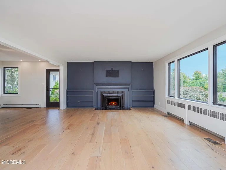 828 Kingston Rd — Photo 11