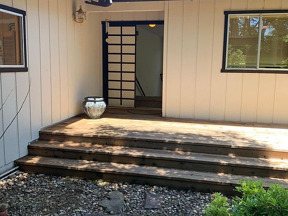 3rd image of 441 Townsend Dr