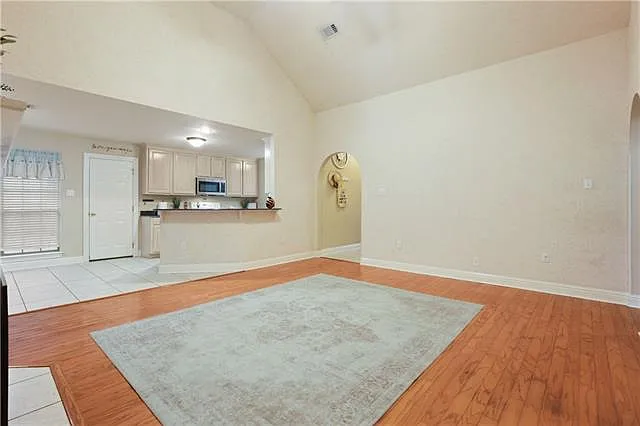 714 Marc Ct — Photo 3