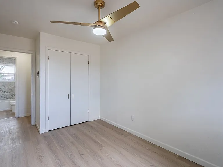 504 Howard Dr — Photo 12