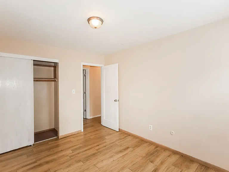 1015 York Ave — Photo 39