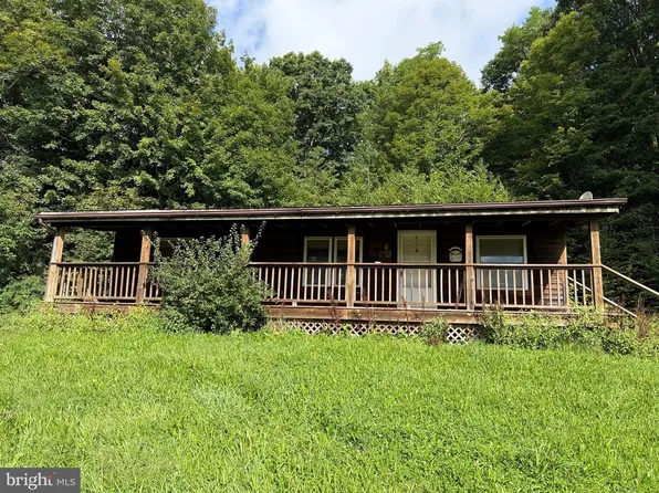 95 Poplar Ln, Circleville, WV 26804