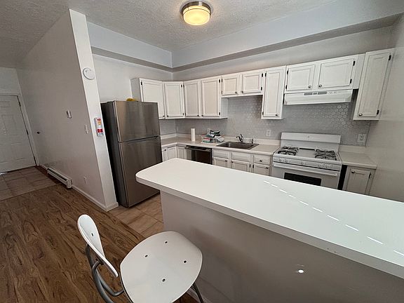 2nd image of 3804 Copper Ave NE