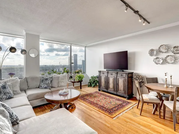 15 Greenway Plz Unit 17B, Houston, TX 77046