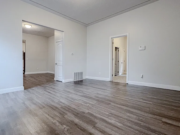 1618 E Main St — Photo 2