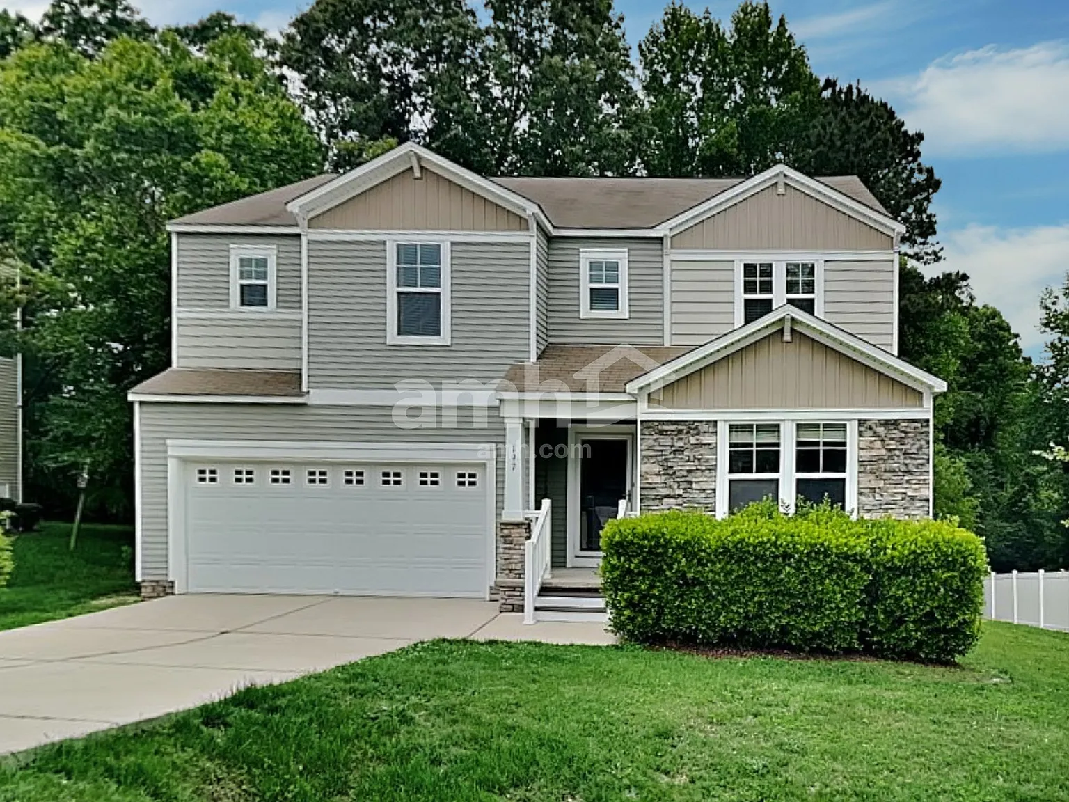 4 bed, 2.5 bath, 2650 sqft, $2,405 — Photo 1