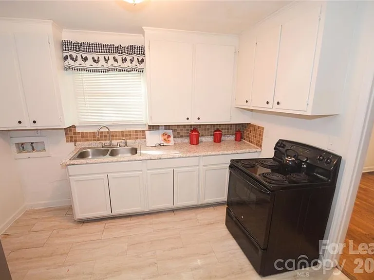 2143 Finchley Dr — Photo 4