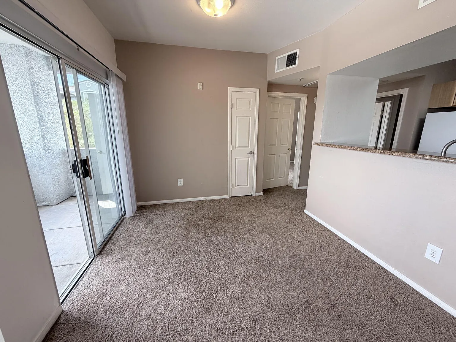 2 bed, 2.0 bath, 930 sqft, $1,399 — Photo 4