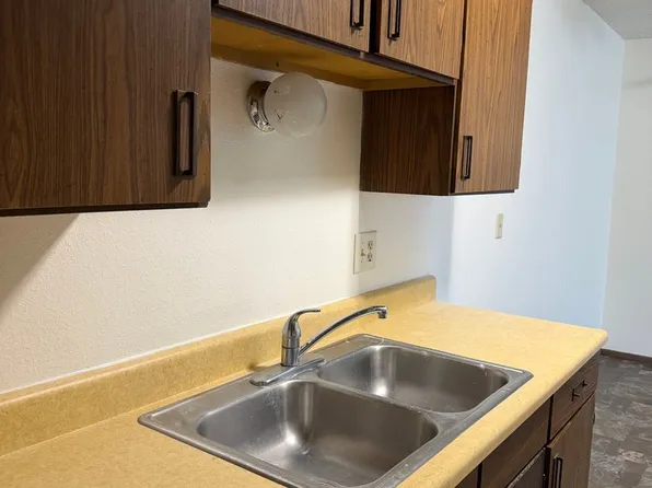 Grove Park Apartments, 732 S 18th St APT 21, Norfolk, NE 68701