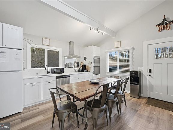 3rd image of 120 Lake Dr