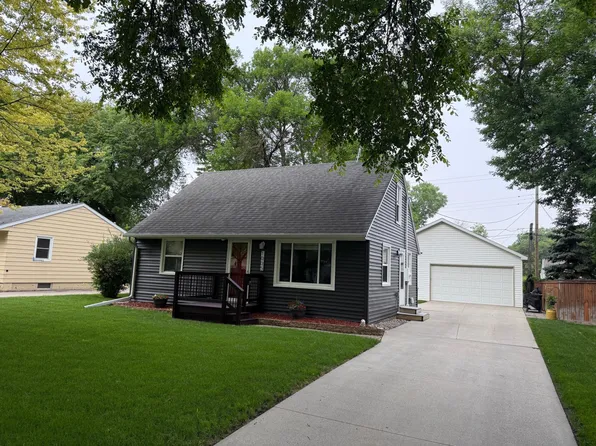 1005 20th St S, Fargo, ND 58103