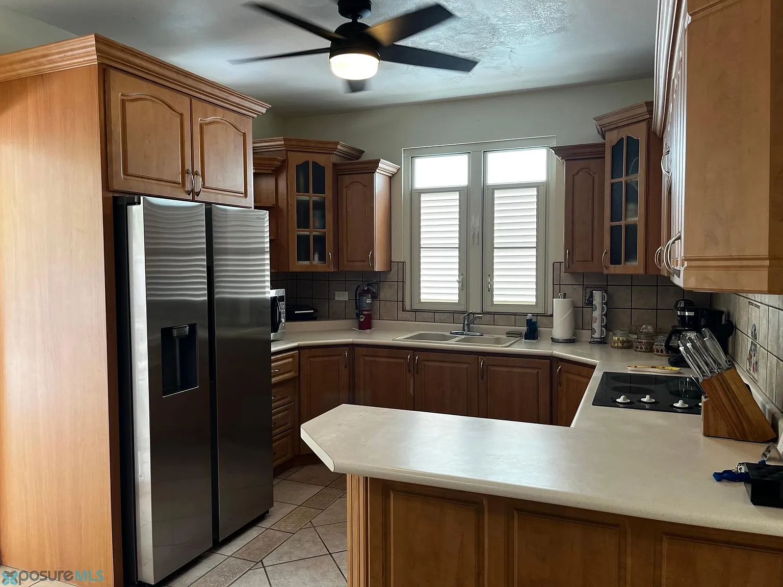 3 bed, 3.0 bath, 3000 sqft — Photo 3