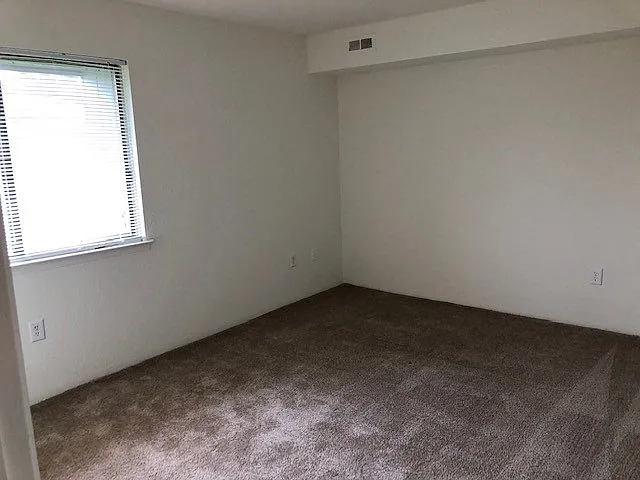Three Oaks Apartments — Photo 40