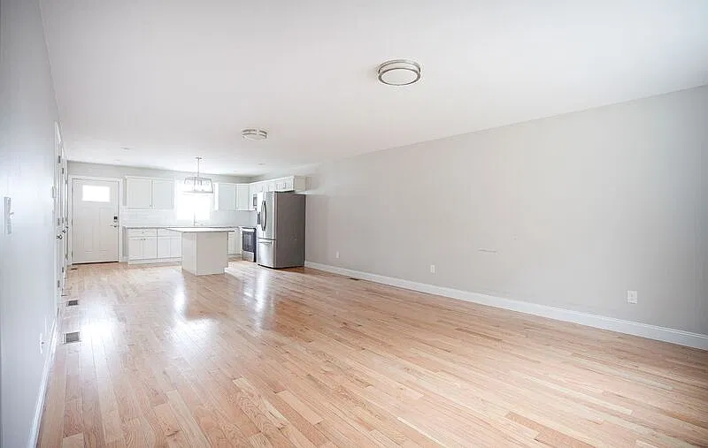 3 bed, 1.5 bath, $2,200 — Photo 3