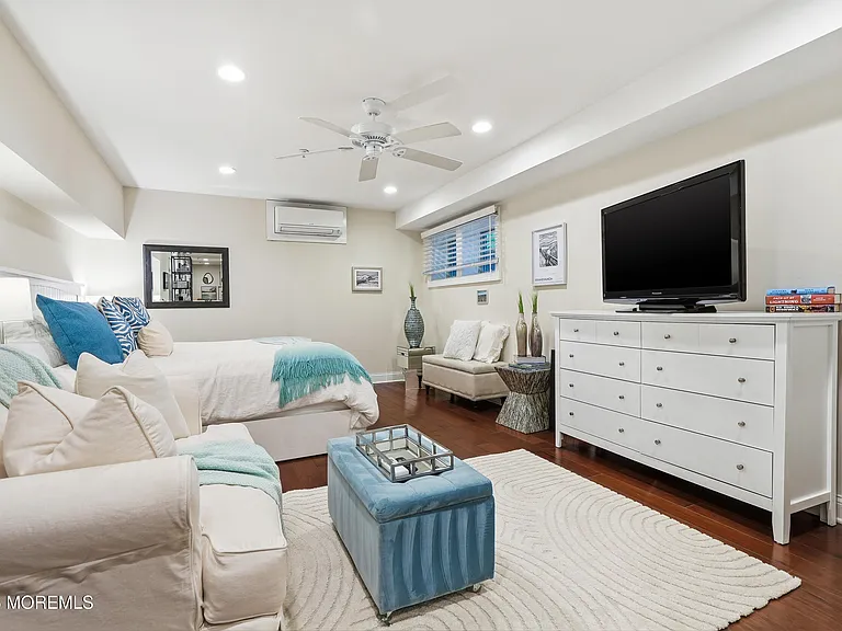 25 Surf Ave #1C — Photo 26