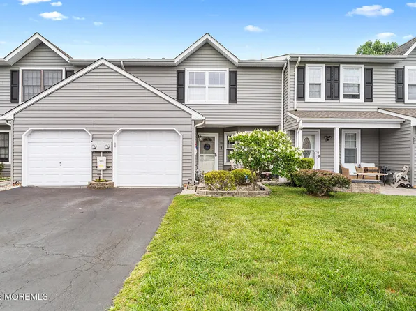 20 Harbor Circle, Freehold, NJ 07728