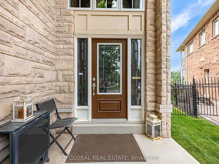 2395 Lyndhurst Dr — Photo 6