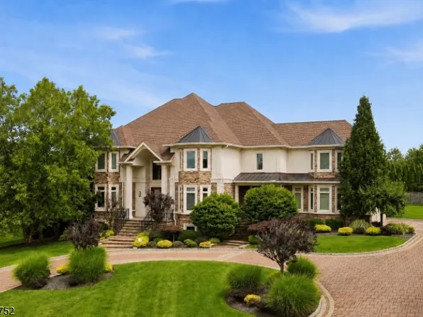 14 Michele Ln, Livingston, NJ 07039