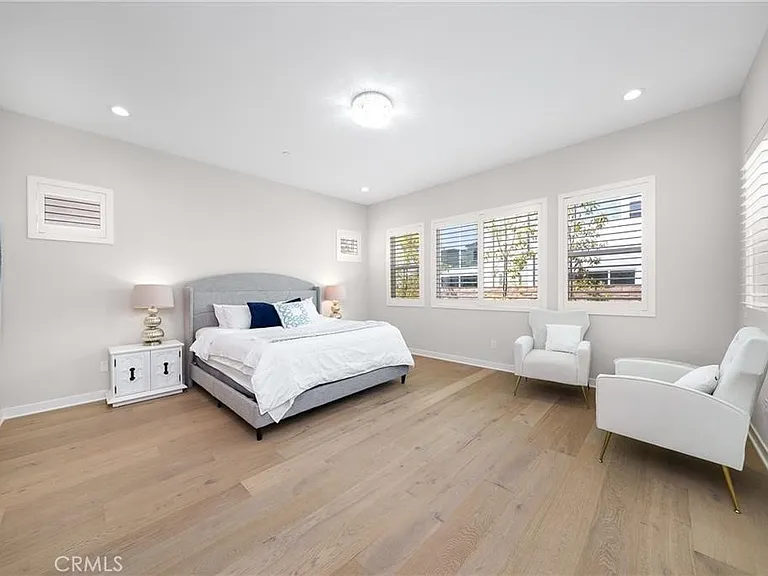 438 Sycamore Dr — Photo 11