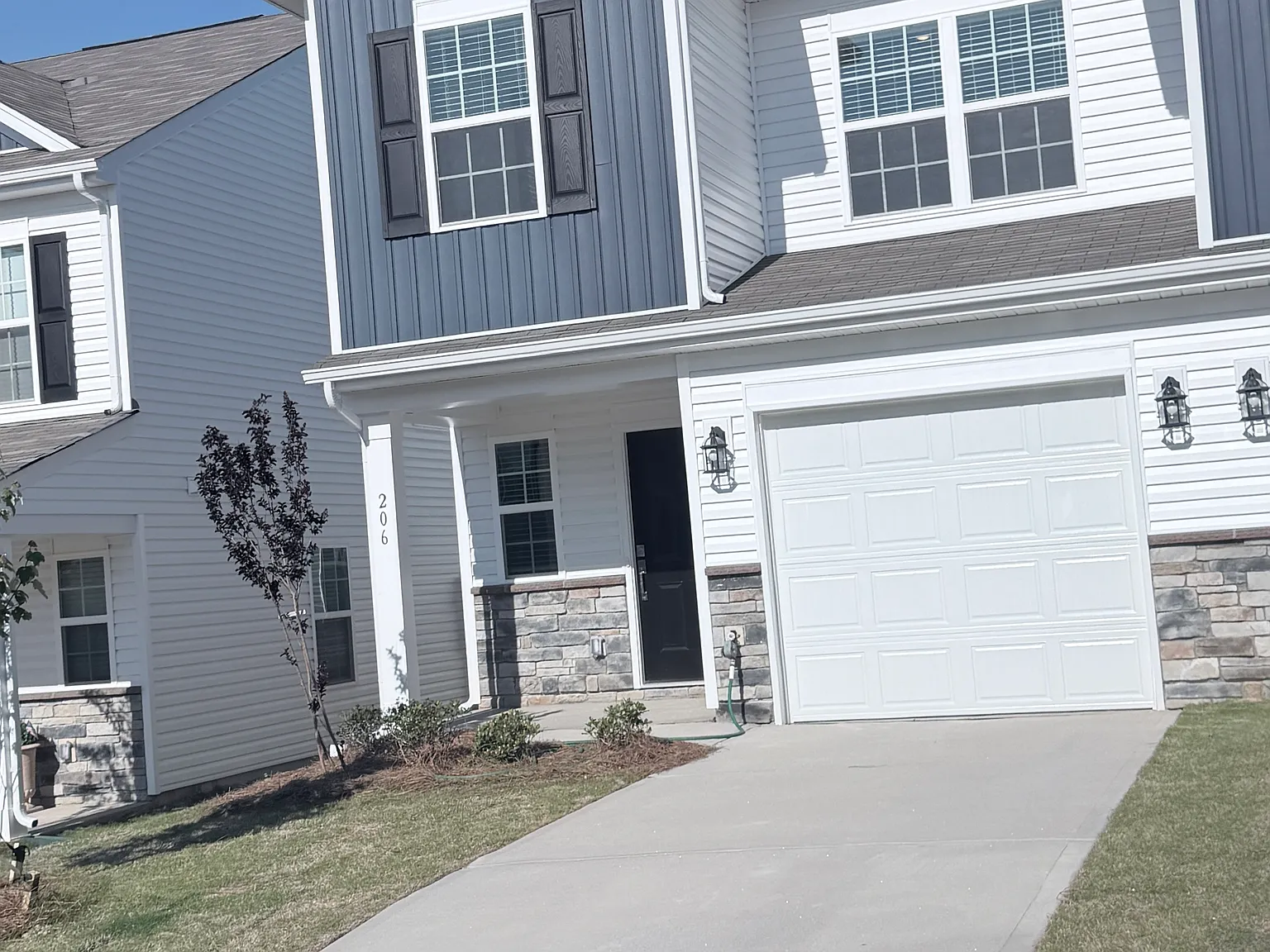 3 bed, 2.5 bath, 1403 sqft, $1,700 — Photo 1