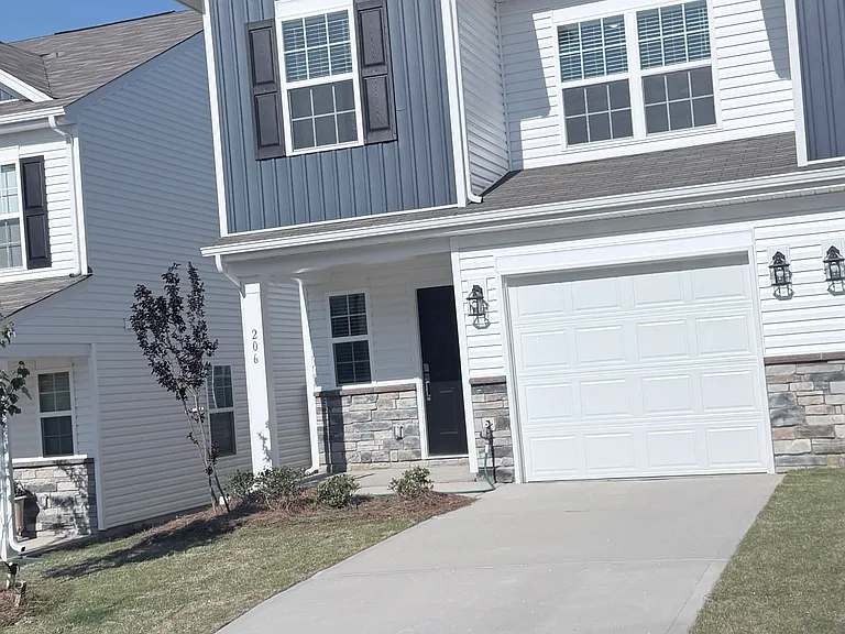 206 Hunthill Rd — Photo 1