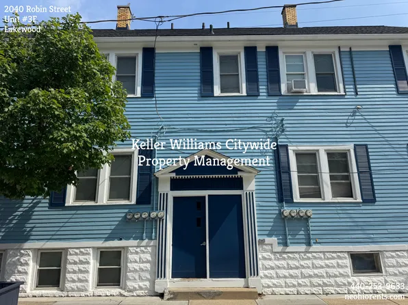 Renovated 1 bedroom/1 bath available in Lakewood!