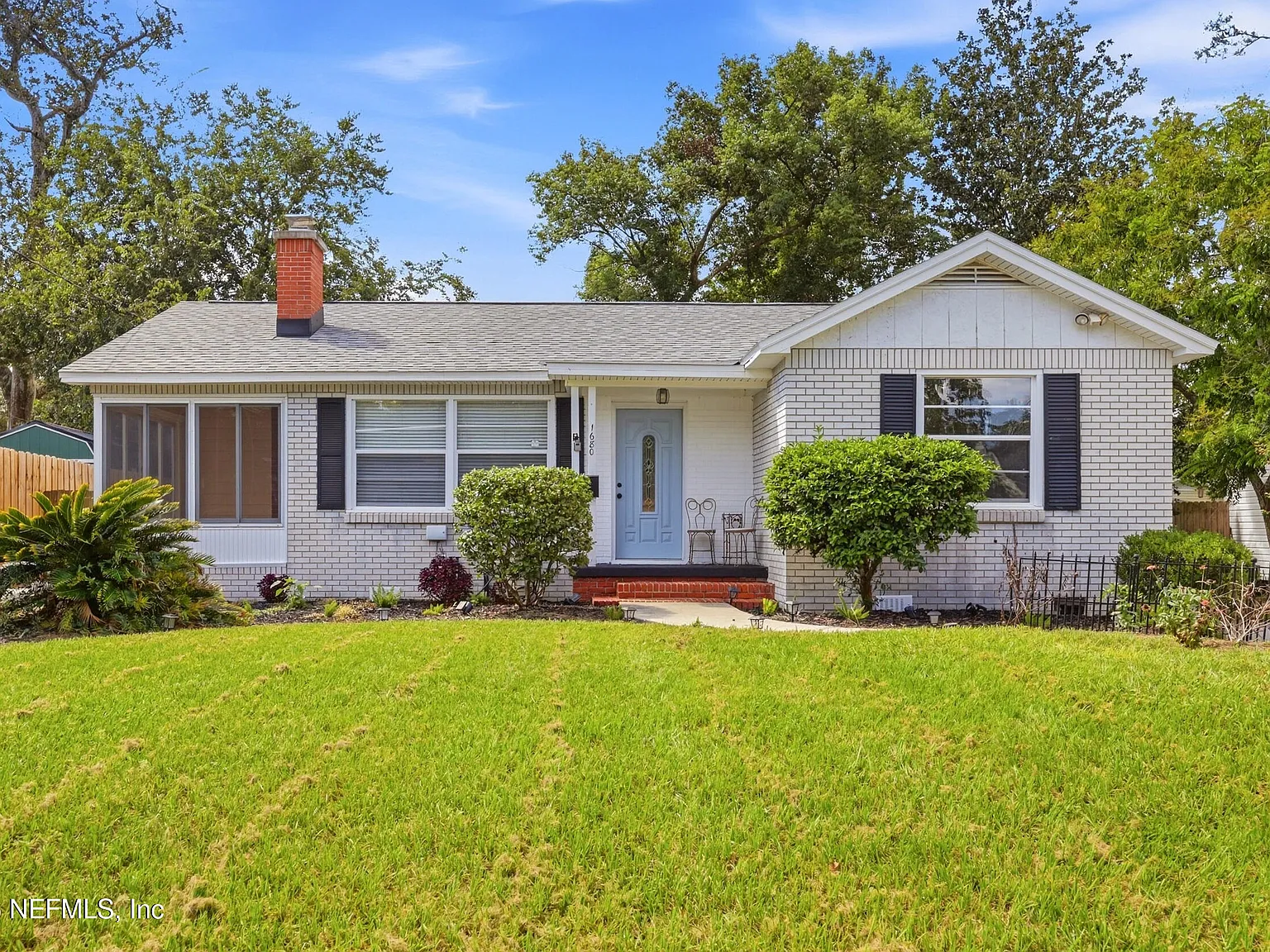 3 bed, 1.5 bath, 1238 sqft, $2,300 — Photo 1
