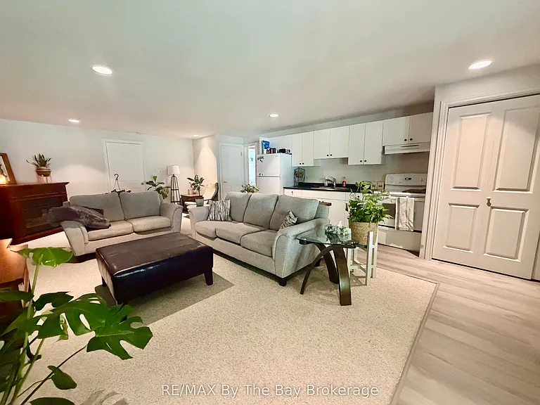 24 Bridlewood Cres — Photo 8