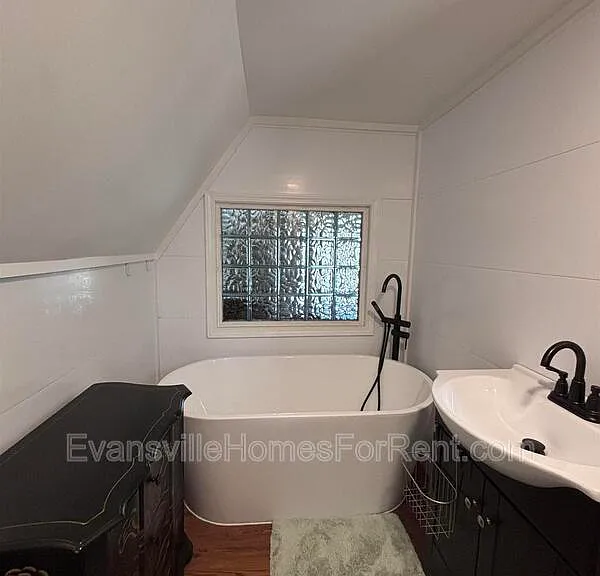 1625 N Saint Joseph Ave — Photo 7