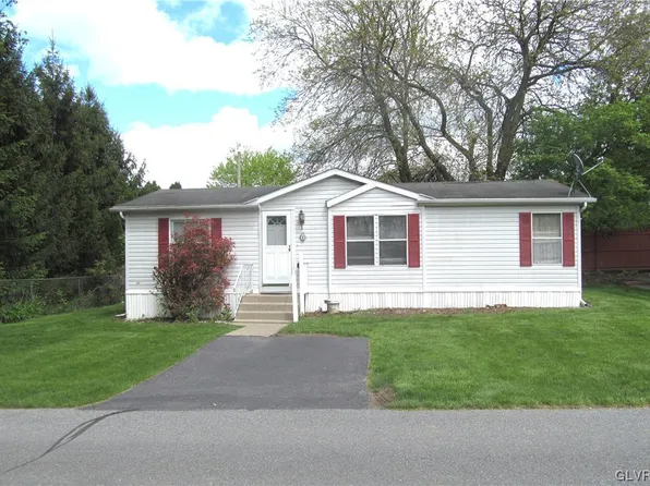 1 Canterbury Ct, Easton, PA 18040