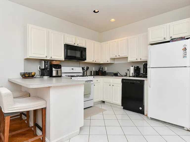 112 Clinton St #1 — Photo 6
