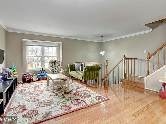 4th image of 852 Ivy League Ln Unit 3-17