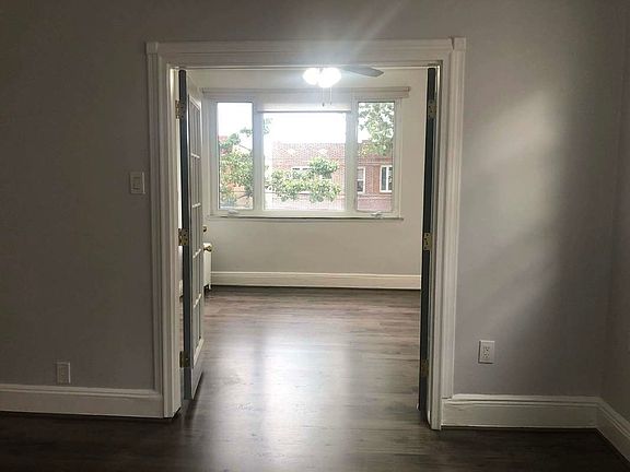 4th image of 23-70 Crescent St #2