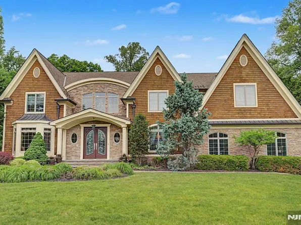30 Fred St, Old Tappan, NJ 07675