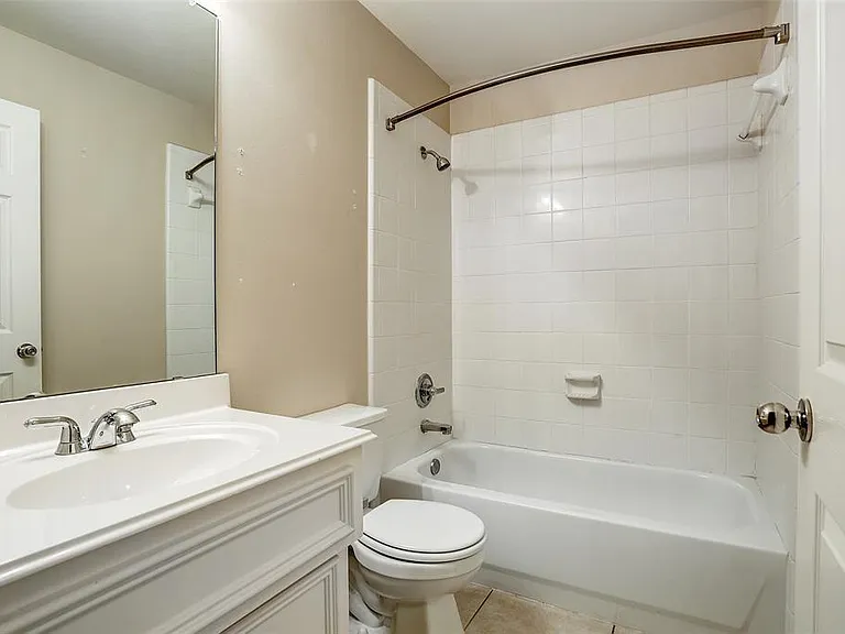 934 E Heights Hollow Ln — Photo 4