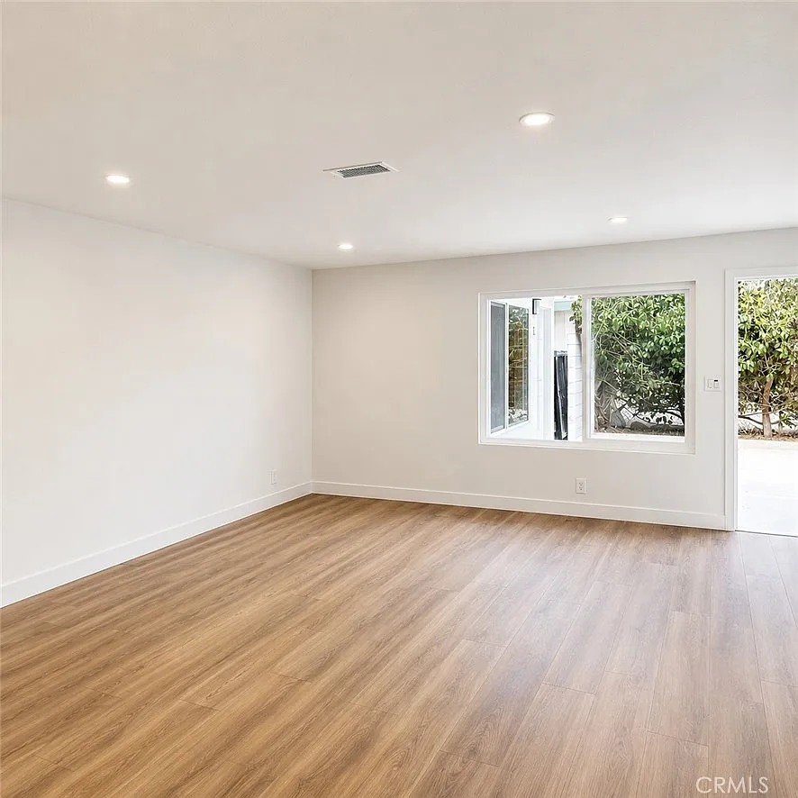 3 bed, 1150 sqft, $4,000 — Photo 2